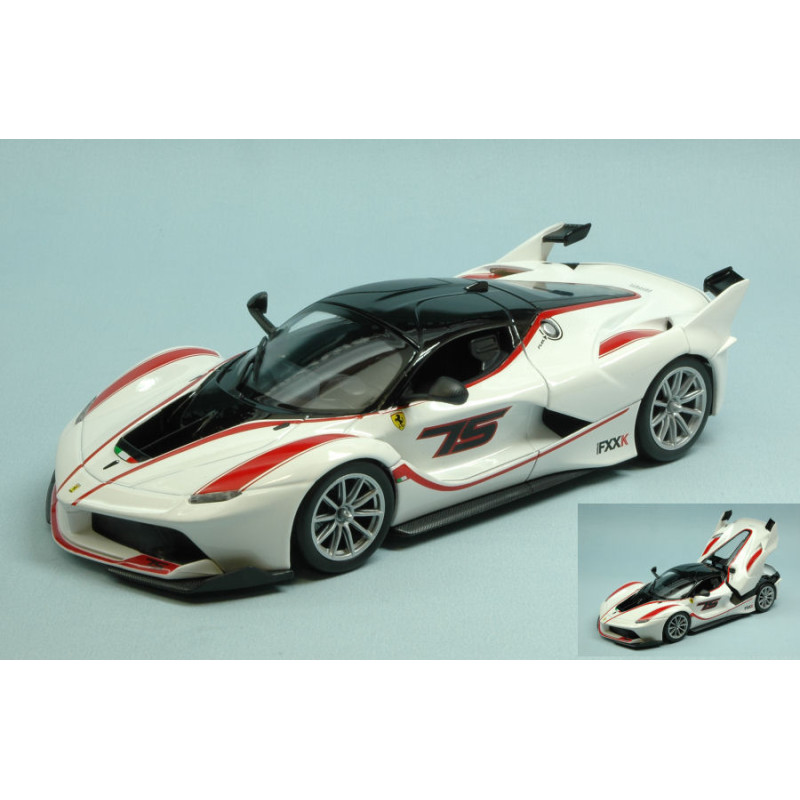 1:24 Burago Ferrari FXX K (kers) 2014 Bianco