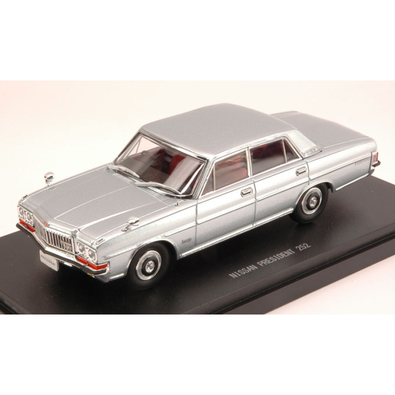 1:43 Ebbro Nissan President 252 1987 Argento