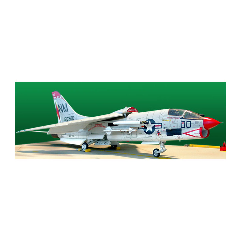 1:48 Hasegawa F8J Crusader KIT