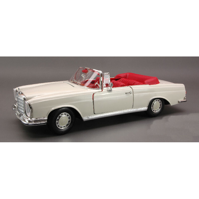 1:18 Maisto Mercedes 280 SE 1968 Crema