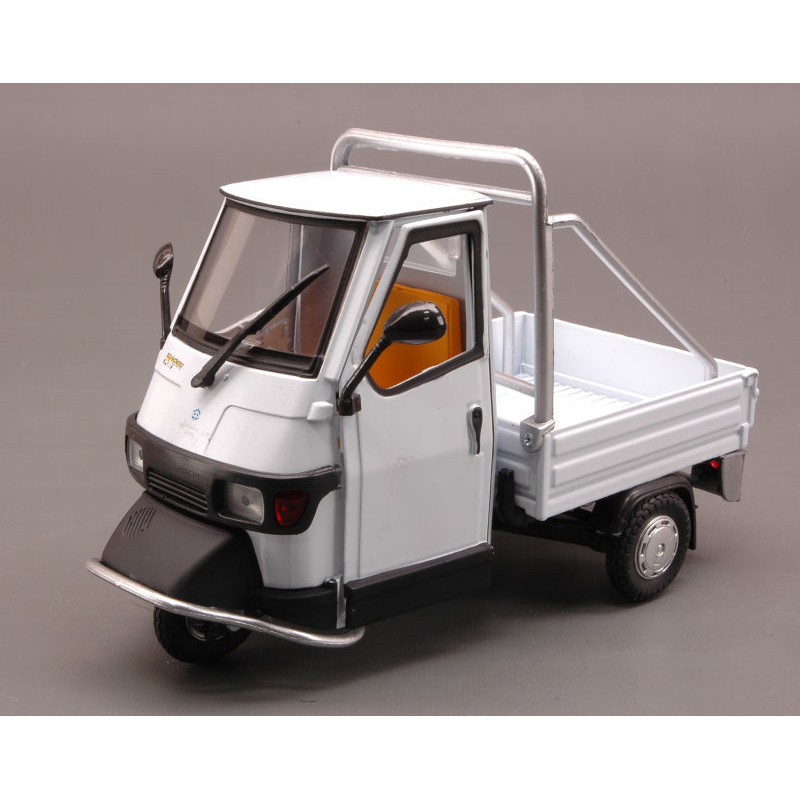 1:18 New Ray APE Piaggio Cross 50 Bianco