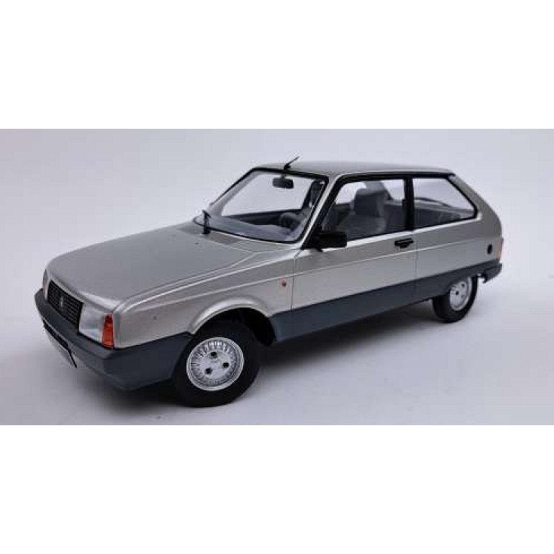 1:18 Triple 9 Citroen Axel 1990 Argento grigio