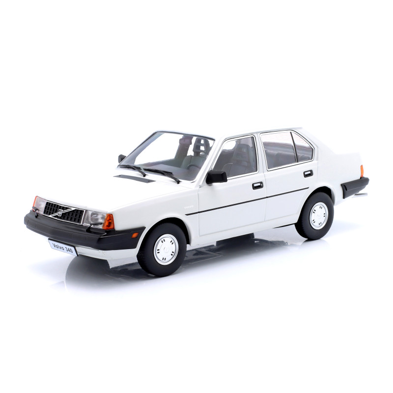 1:18 Triple 9 Volvo 360 1987 Bianco