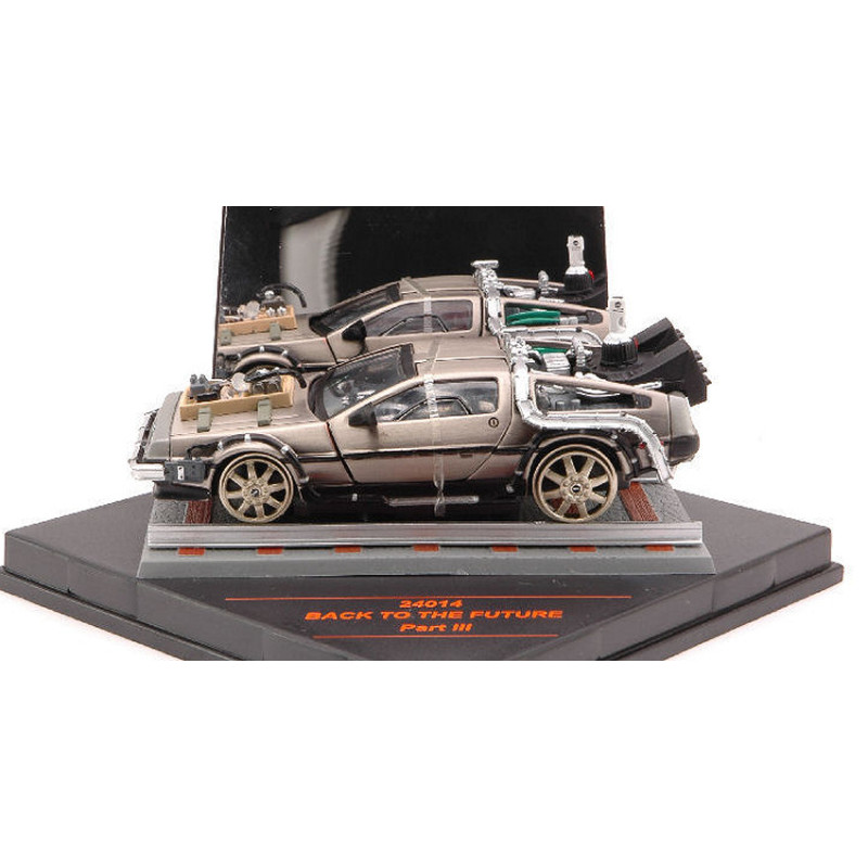 1:43 Vitesse DE Lorean Back TO THE Future III Time Machine W/railroad Track