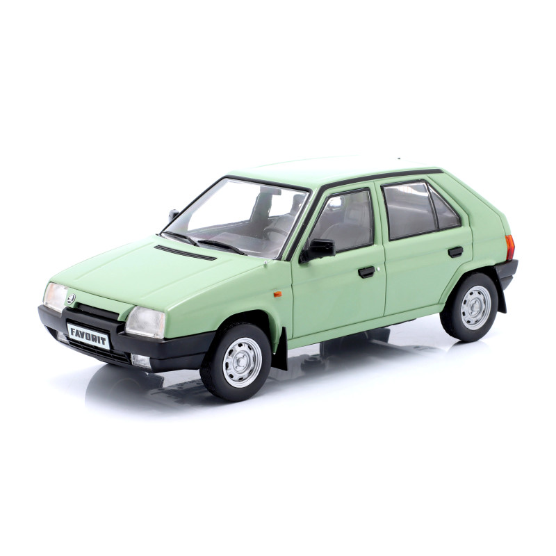 1:24 Whitebox Skoda Favorit 1987 Verde