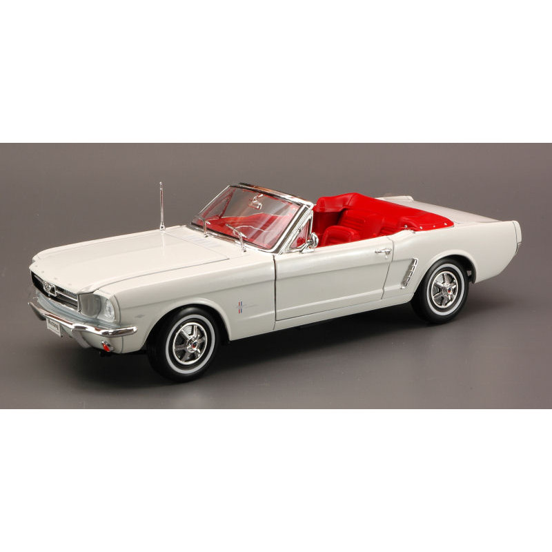 1:18 Welly Ford Mustang Cabrio 1964 Crema