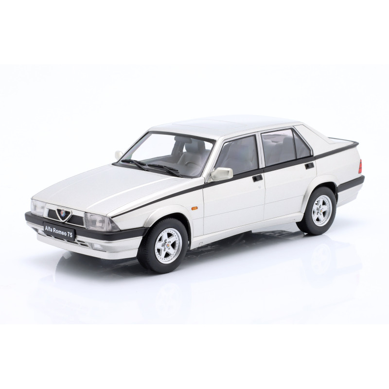 1:18 Triple 9 Alfa Romeo 75 Argento Metallizzato